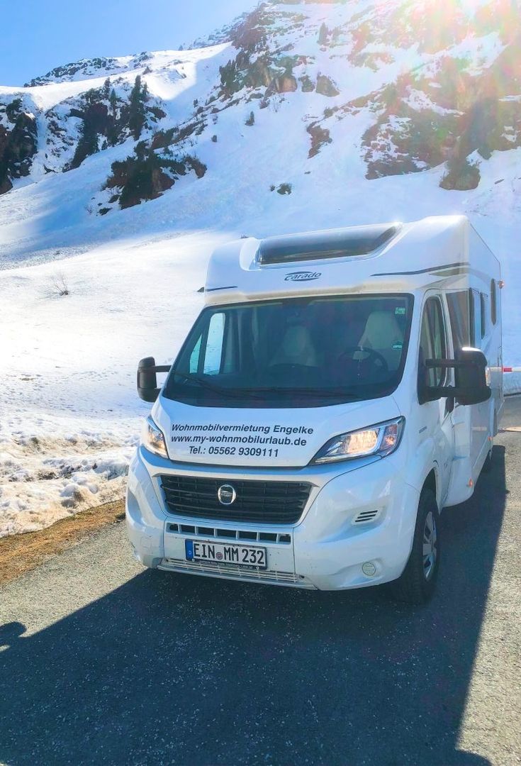Wohnwagen im Schnee